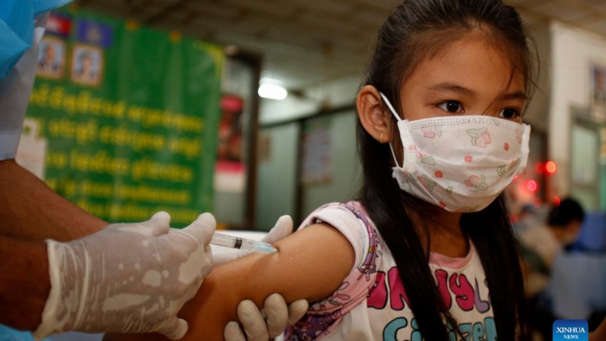 Thủ tướng Campuchia chỉ đạo triển khai tiêm vaccine ngừa Covid-19 cho trẻ 3-5 tuổi
